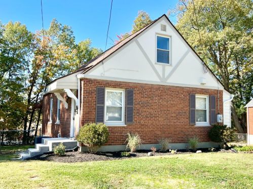32 Gambier Cir, Cincinnati, OH 45218-1427