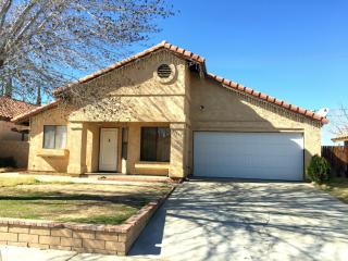 37517 Lilacview Ave, Palmdale CA  93550-5729 exterior