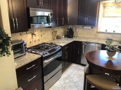 1105 Steuben Ave, N Milford NJ  07646-3264 exterior