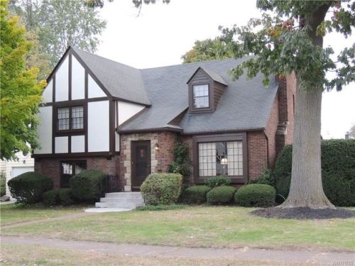 60 Arbour Ln, Buffalo, NY 14220-2320