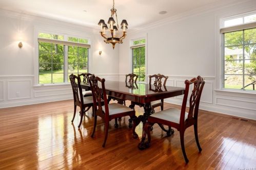 54 Buckout Rd, White Plains NY  10604-1503 exterior