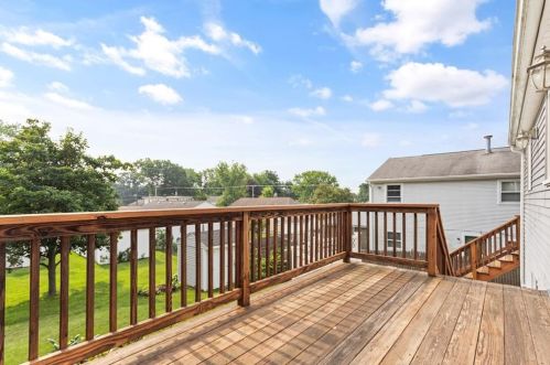 305 Minerva Ave, Cumberland RI  02864-7543 exterior