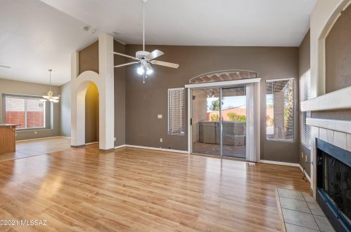8989 Laurie Ann Dr, Tucson, AZ 85747-5623