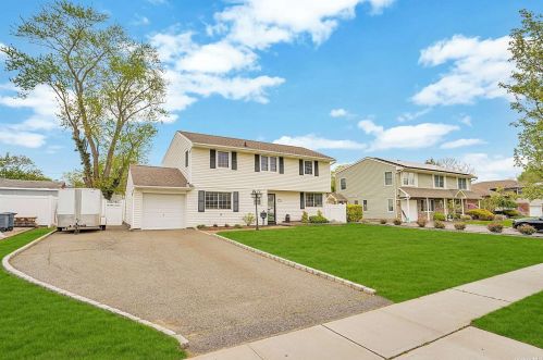 15 Cliftwood Pl, San Remo, NY 11754-4010