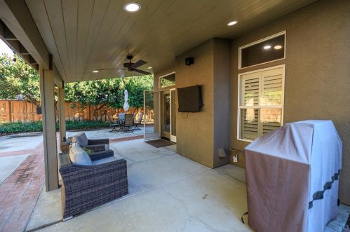 1955 Tuolumne Rd, Turlock CA  95382-8912 exterior