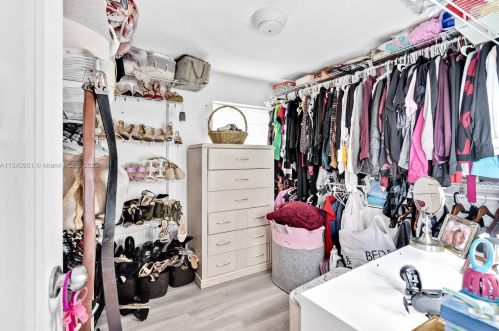 689 7th Ter, Dania Beach FL  33004-3832 exterior