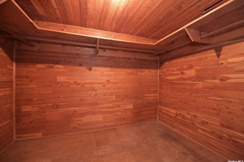 39 Elm St, Great Neck NY  11021-1940 exterior