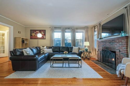 8 Norma Pl, Scarsdale, NY 10583-7412