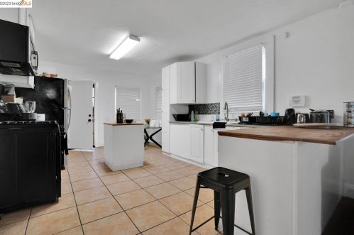 2283 80th Ave, Oakland CA  94605-3266 exterior