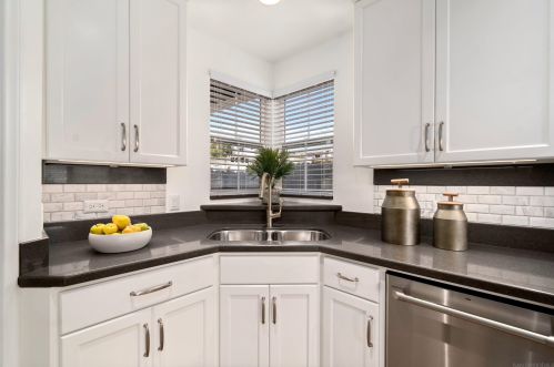 1151 Turquoise St, San Diego CA 92109-1247 exterior