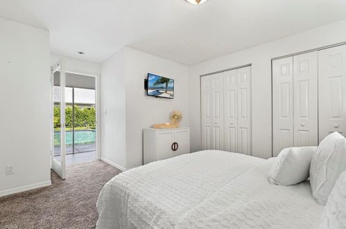 740 Orchid Dr, Naples FL  34102-5015 exterior