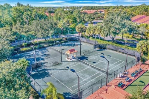1940 Cascades Dr, Naples FL  34112-7580 exterior