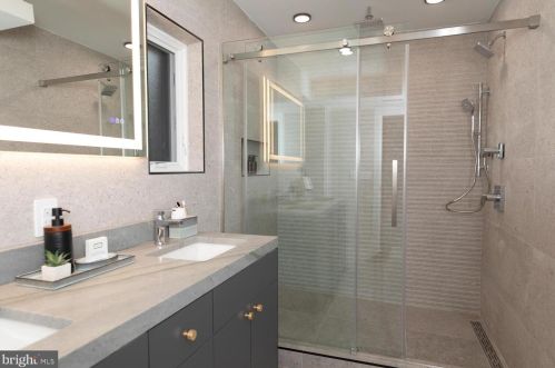 2037 Locust St, Philadelphia PA  19103-5613 exterior