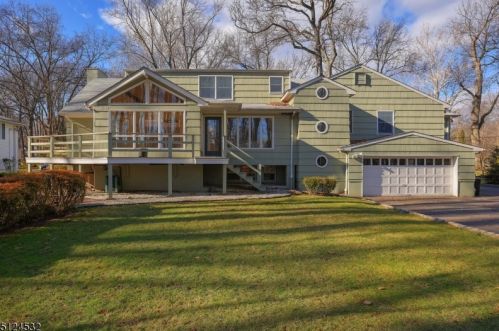 2080 Arrowwood Dr, Scotch Plains NJ 07076-4730 exterior