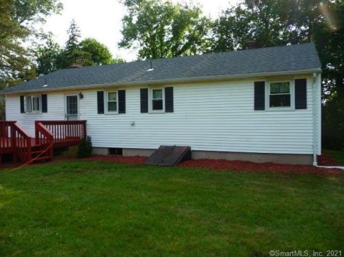 899 Old Rock Hill Rd, Wallingford CT  06492-3950 exterior