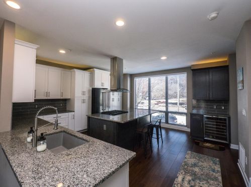 325 Mill Reserve Dr, Waukesha, WI 53188-5146