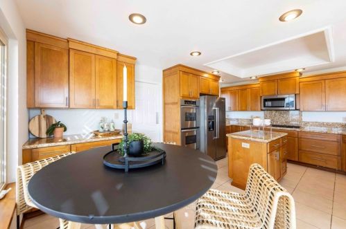 4565 Sea Bluff Cir, Carlsbad CA  92008-3671 exterior
