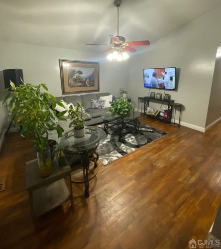 436 Thomas St, Perth Amboy, NJ 08861-2033