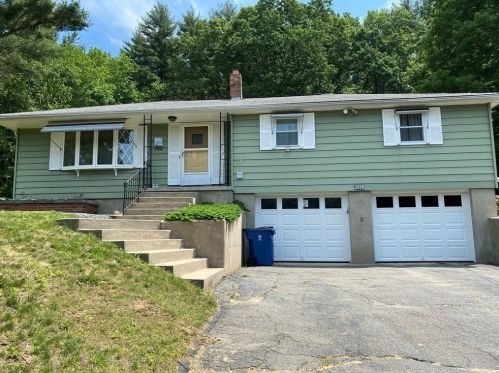 3056 Hillside Dr, Palmer, MA