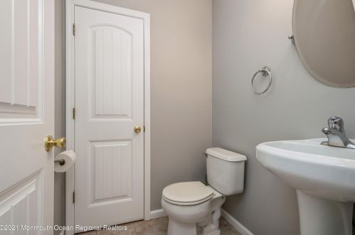317 Pine St, Middletown NJ  07748-5545 exterior