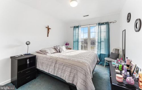 208 Buena Vista Dr, Kennett Sq PA  19348-4220 exterior