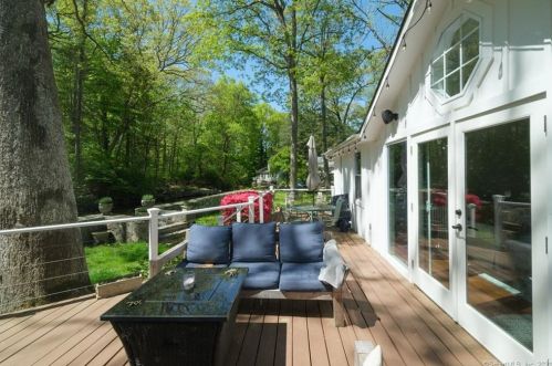 83 Maltbie Ave, Stamford CT  06902-1109 exterior