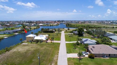 2900 1st Ter, Cape Coral, FL 33991-1276