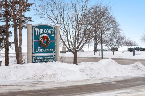 111 Center St, Lake Geneva WI  53147-2076 exterior