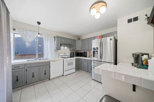 5140 Pearblossom Dr, Riverside CA  92507-6053 exterior