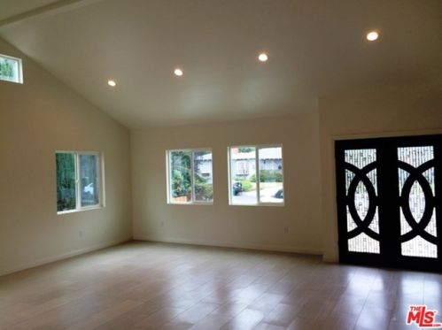 6621 Colbath Ave, Van Nuys CA  91405-4808 exterior