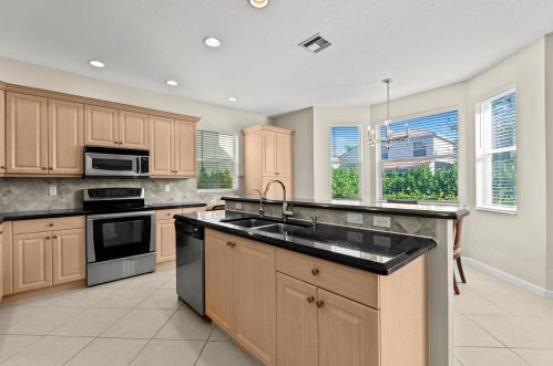 9042 Dupont Pl, West Palm Beach, FL 33414-6474