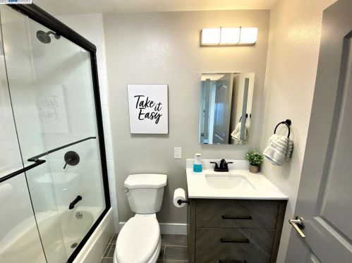 836 47th St, Oakland CA  94608-3202 exterior