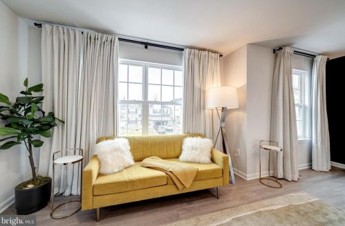 15633 Merrily Way, Woodbridge VA  22193-1097 exterior