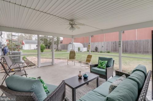 121 School Pl, Slaughter Beach DE  19963-1821 exterior