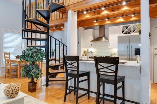 55 Cherry St, Milford, CT 06460-8903