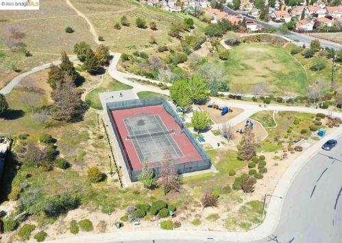 14 Pine Creek Ct, West Pittsburg, CA 94565-7355