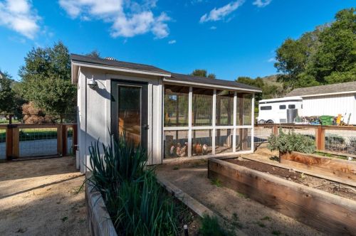 10555 Watsonville Rd, Gilroy CA  95020-9433 exterior