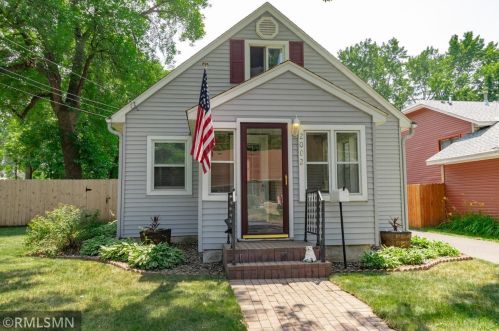 2002 Florence St, Saint Paul, MN 55110-3447