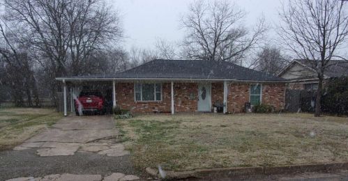 1045 Davis St, Sulphur Springs, TX 75482-2079