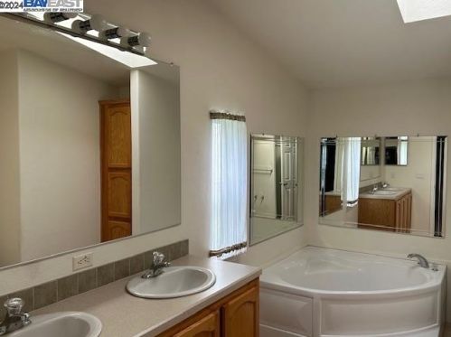 176 Harbor Dr, Daly City CA  94014-2829 exterior