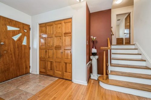 8 Hall Ave, Airmont, NY 10901-6309