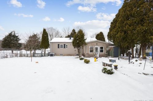 4 Fairway Ln, Norwich CT  06360-7006 exterior