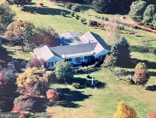 126 Round Hill Rd, Kennett Sq, PA 19348-2608