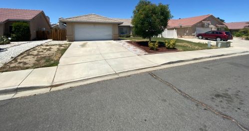 12264 Honeybear Ln, Victorville, CA 92392-8090