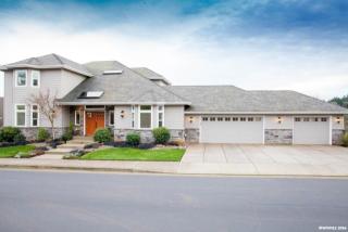 714 Creekside Dr, Salem, OR 97306-9333