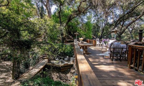 21658 Encina Rd, Topanga CA  90290-3524 exterior