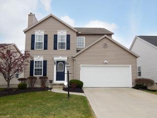 4392 Lochs Ln, Brunswick, OH 44212-6814