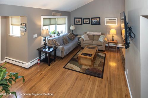 124 Statesir Pl, Tinton Falls NJ  07701-6143 exterior