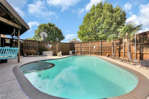 6111 Arlington Dr, Frisco TX 75035-2835 exterior