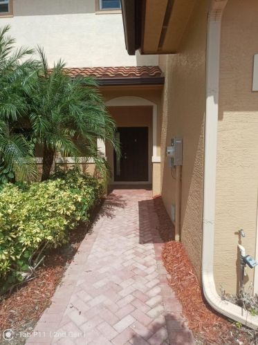 2855 65th Dr, Vero Beach, FL 32966-2174
